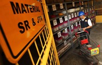 PLN menerapkan sistem GOLS dalam kegiatan setiap pengambilan material yang dilakukan oleh vendor. (Agus Trimukti/Humas PLN).