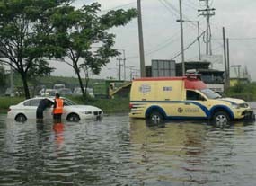 BMW Mogok Imbas Banjir di Porong