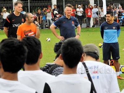 Kala Van Gaal dkk. Melatih Anak-anak