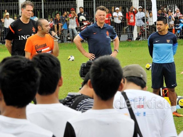 Kala Van Gaal dkk. Melatih Anak-anak