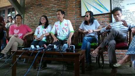 Jokowi Minta Slank Jadi Duta Buang Sampah di Tempatnya