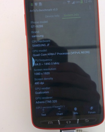 Smartphone dengan OS Android versi Jelly Bean 4.2.2 ini menggunakan prosesor Snapdragon 600 quad-core 1.9GHz keluaran Qualcomm yang didukung oleh RAM berkapasitas 2GB.