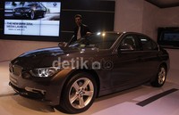 BMW 320d menawarkan enam pilihan warna antara lain Havanna, Mineral Grey, Alpine White, Glacier Silver, Black Sapphire, dan Melbourne.