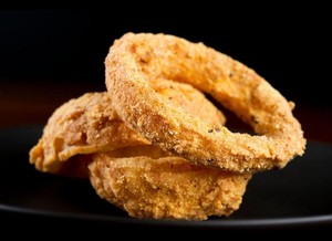 Makan Bersama Hantu & 4 Permintaan Turis Paling Aneh di Hotel