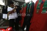 Jelang HUT DKI, Pedagang Baju Pangsi Panen Rezeki