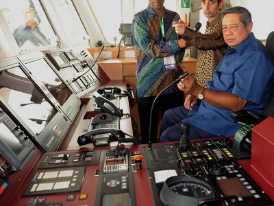 SBY Tinjau Kapal Rainbow Warrior