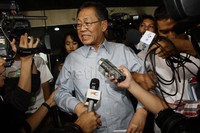 Saya kurang sehat, jadi nggak jadi diperiksa sekarang. Ini kan pemeriksaan lanjutan, kata Dada di kantor KPK Jl Rasuna Said, Jaksel, Jumat (7/6/2013). Lamhot Aritonang/detikFoto.