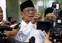 Hasyim Muzadi menyambangi Gedung KPK. Lamhot Aritonang/detikFoto.