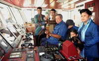 SBY meninjau bagian kemudi kapal. Rusman/Setpres.
