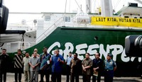 SBY menyampaikan agar Greenpeace sebagai mitra pemerintah tidak segan mengritik kalau ada hal-hal yang belum benar. Namun, kalau Indonesia melakukan hal-hal baik, jangan lupa juga menjelaskan kepada dunia bahwa Indonesia memiliki komitmen yang tinggi untuk memelihara lingkungannya. Rusman/Setpres.