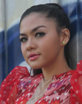 Tetes Air Mata Vicky Shu Pasrah Mengenang Ayahanda