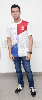 Raffi Ahmad Dukung Robin van Persie