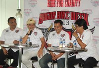 Pasha memang dikenal sebagai penyanyi yang menyukai moge.