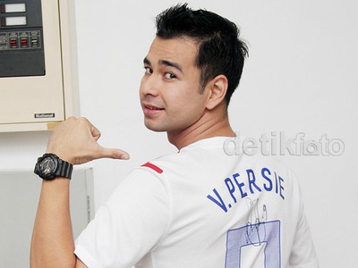 Raffi Ahmad Dukung Robin van Persie