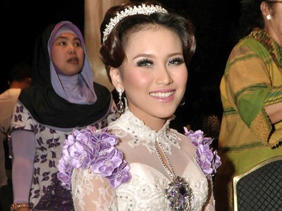 Ayu Ting Ting Cantik Berkebaya Pengantin
