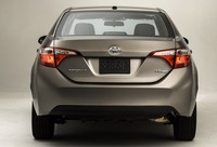 Desain Toyota Corolla diklaim lebih aerodinamis ketimbang model lawasnya. Toyota Corolla terbaru memiliki panjang 4.639mm, lebar 1.776 mm dan tinggi 1.455 mm. Selain mengusung bodi yang lebih stylish, Toyota Corolla terbaru memiliki panjang lebih panjang 3.93 inches (100 mm). (dok Toyota)