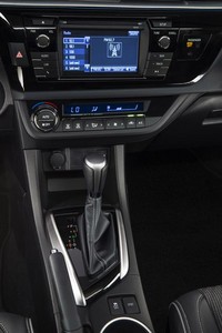 Toyota mengatakan, Corolla terbaru ini memiliki tingkat efisiensi 40 mpg di Amerika Serikat atau setara 5.8 liter untuk menjangkau jarak tempuh 100 km. (dok Toyota)