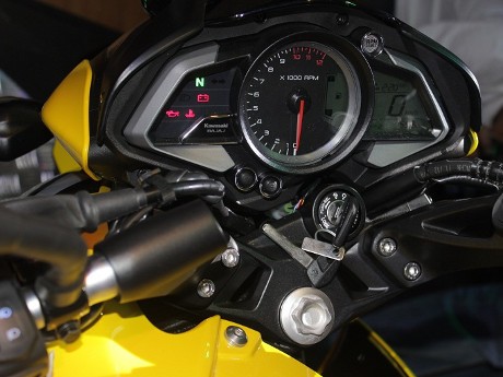 Spesifikasi Lengkap Kawasaki Bajaj Pulsar 200NS