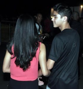 Mesranya Al, Gandeng Sang Kekasih Nonton Bola