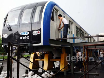 MRT dan Monorel Dipajang di Monas