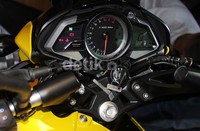 Speedometer Kawasaki Bajaj Pulsar 200 NS. Menurut President Director KMI Yoshihiro Tanigawa, peluncuran varian baru ini merupakan terobosan terbaru bagi industri otomotif roda dua sekaligus memuaskan keinginan para pecinta motor sport di Indonesia.