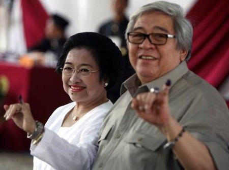 Perbedaan Pandangan Politik Mega dan Taufiq Kiemas