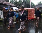 Labuhan Alit Untuk Peringati Bertahtanya Sultan HB X