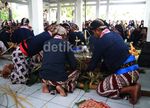 Labuhan Alit Untuk Peringati Bertahtanya Sultan HB X