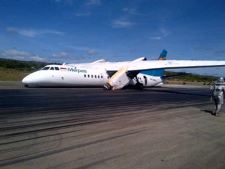 Pesawat Merpati Dievakuasi dari Bandara El Tari