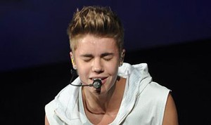 Justin Bieber dan Manajernya Akan Diterbangkan ke Luar Angkasa