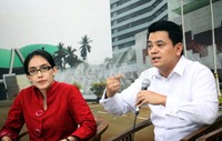 Menurut Rieke, sebagian besar TKI sudah tidak memegang langsung dokumen mereka yang sah. Dokumen itu dipegang oleh majikan yang kadang hingga sampai melewati masa berakhirnya dokumen bersangkutan. Ini yang membuat puluhan ribu TKI di Arab Saudi menjadi overstayer.