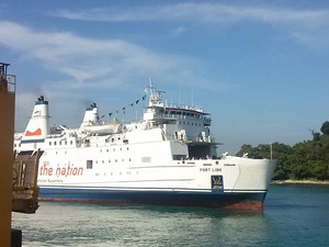 Dahlan Banggakan Kapal Ferry Mewah BUMN di Depan Syahrini
