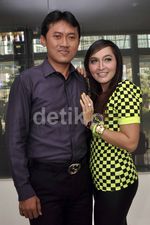 Arya Wiguna dan Indah Sari Makin Akrab