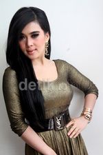 Manis dan Glamor Syahrini