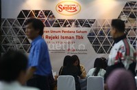 Saham Sritex direncanakan akan mulai dicatatkan di Bursa Efek Indonesia (BEI) pada 17 Juni 2013.