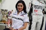 Alexandra Siap Raih Podium di Formula Renault Rounds