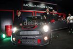 2 Model MINI John Cooper Works Meluncur