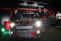Presiden Direktur BMW Group Indonesia, Ramesh Divyanathan mengatakan John Cooper Works dan John Cooper Works GP memberikan sensari berkendara lebih pada penggemar MINI.