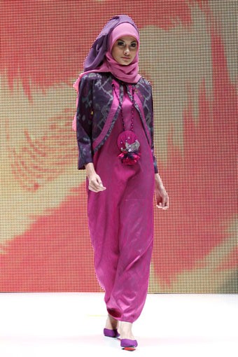 Jakarta, Indonesia - 02 Juni. Donggala Exquisite Looks by Nieta Hidayani. Indonesia Islamic Fashion Fair 2013 at Jakarta Convention Center. 02 Juni 2013. Senayan. Jakarta. [Foto: Mohammad Abduh/Wolipop]