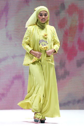 Jakarta, Indonesia - 02 Juni. Donggala Exquisite Looks by Nieta Hidayani. Indonesia Islamic Fashion Fair 2013 at Jakarta Convention Center. 02 Juni 2013. Senayan. Jakarta. [Foto: Mohammad Abduh/Wolipop]