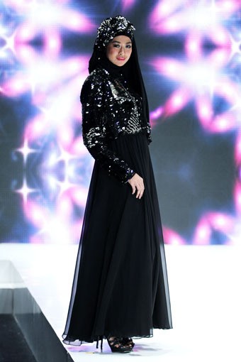 Jakarta, Indonesia - 02 Juni. Yuyuk Nurmaisya Glamz with Tradition. Indonesia Islamic Fashion Fair 2013 at Jakarta Convention Center. 02 Juni 2013. Senayan. Jakarta. [Foto: Mohammad Abduh/Wolipop]