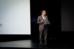 Menelisik PlayStation 4 yang Bergaya Wajik