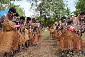 Cari Wanita Tercantik Papua di Festival Danau Sentani 2013