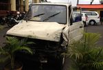 Panik, Kholis Tabrak 3 Mobil dan Sebuah Rumah