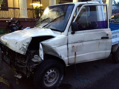 Panik, Kholis Tabrak 3 Mobil dan Sebuah Rumah