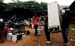 Rumah Dibongkar, Warga Evakuasi Harta Benda