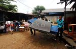 Rumah Dibongkar, Warga Evakuasi Harta Benda