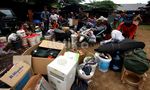 Rumah Dibongkar, Warga Evakuasi Harta Benda