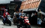 Truk Pasir Seruduk Toko Mebel