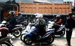 Truk Pasir Seruduk Toko Mebel